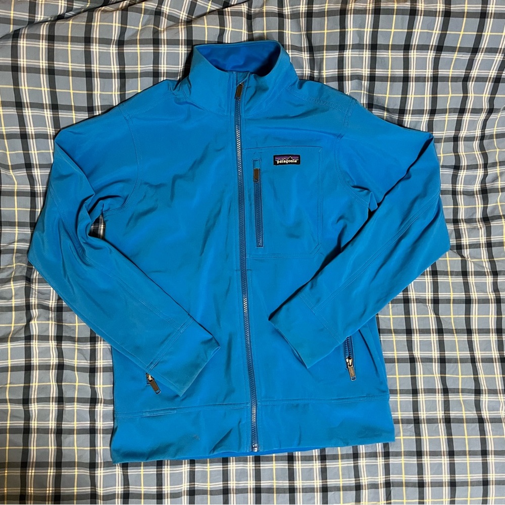 Patagonia men’s water repellent small soft shell blue